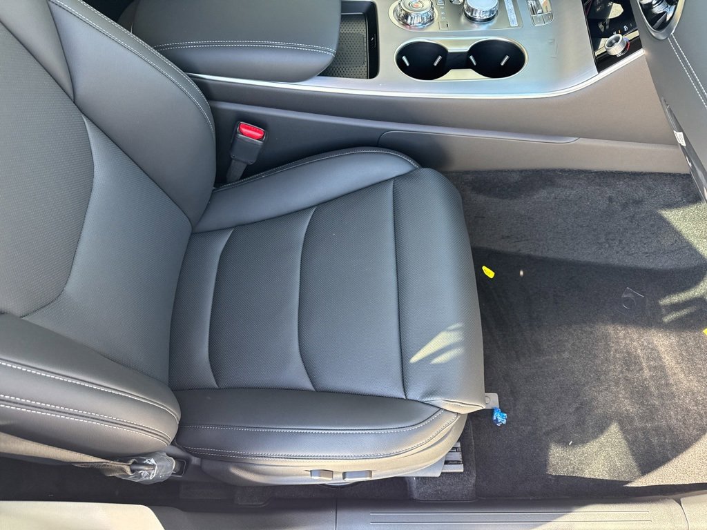 New 2026 Genesis GV70 2.5T Select image 13