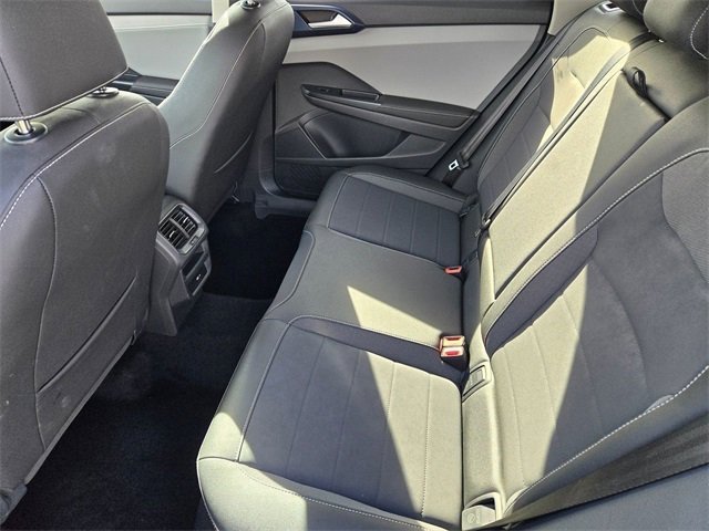 Used 2024 Volkswagen Taos SE image 7