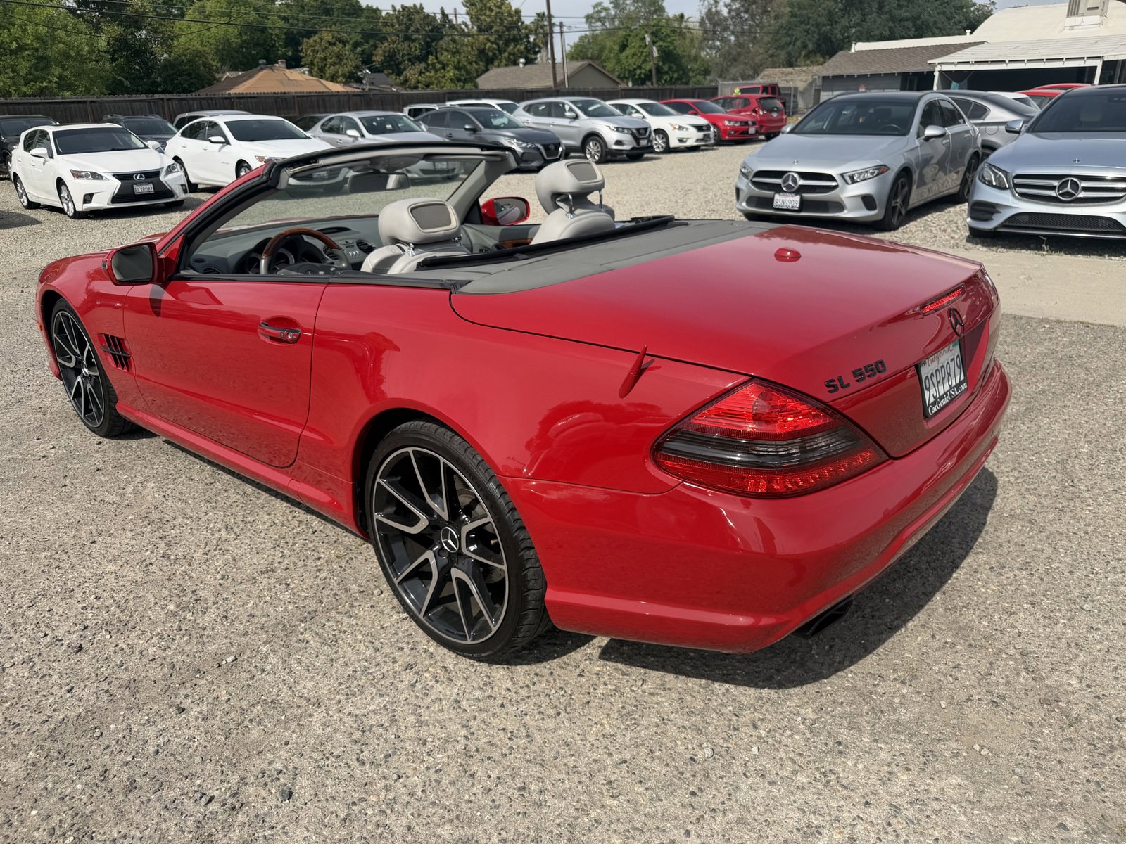 Used 2011 Mercedes-Benz SL 550 image 4