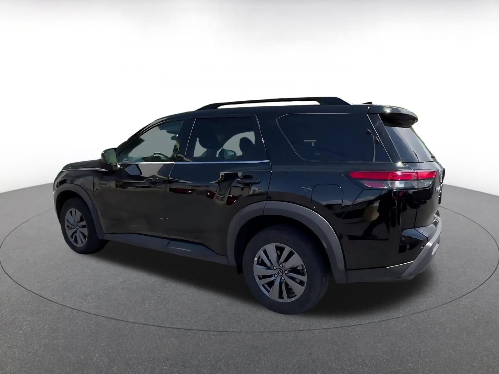 Used 2025 Nissan Pathfinder SV AWD/4WD image 8