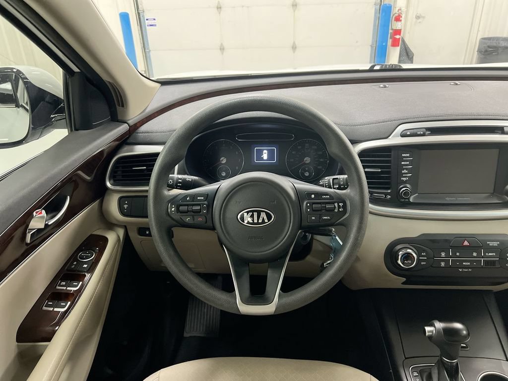 Used 2018 Kia Sorento FWD image 11