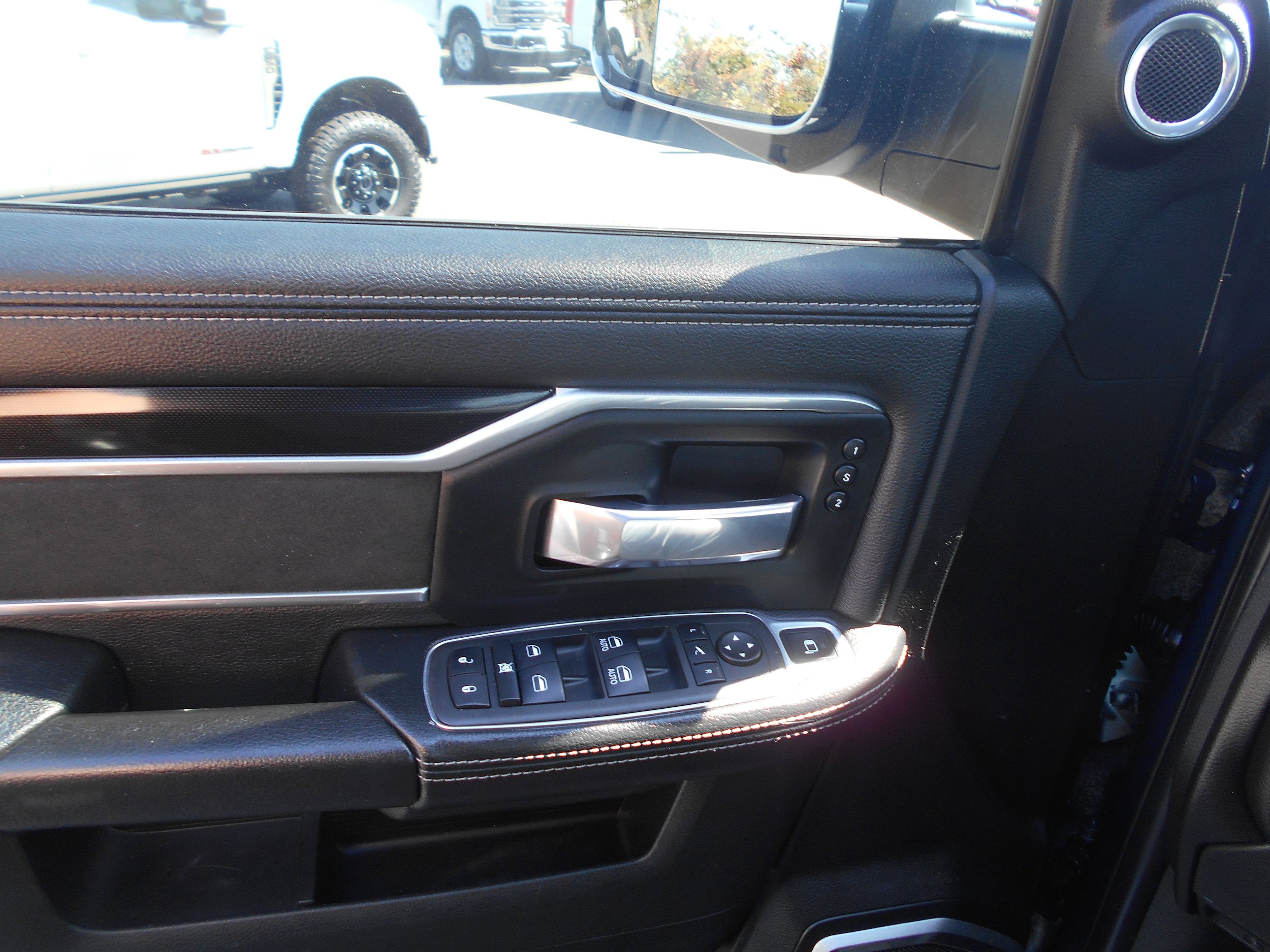 Used 2022 RAM 3500 Laramie AWD/4WD image 24