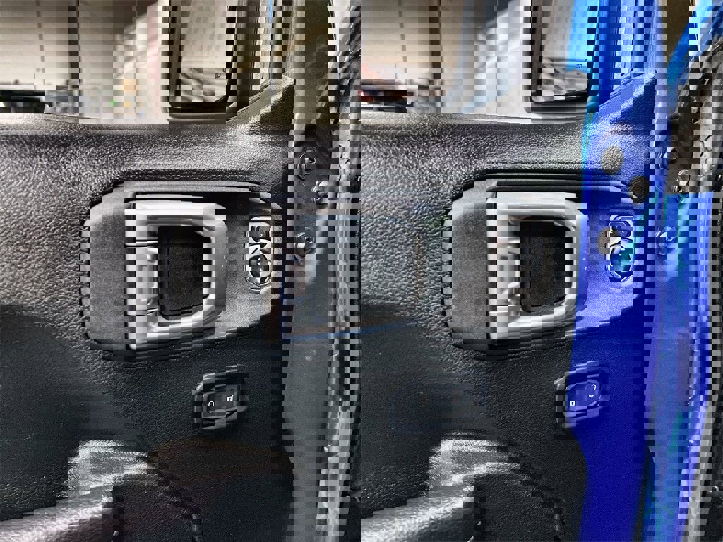 Used 2024 Jeep Wrangler Sport S image 15