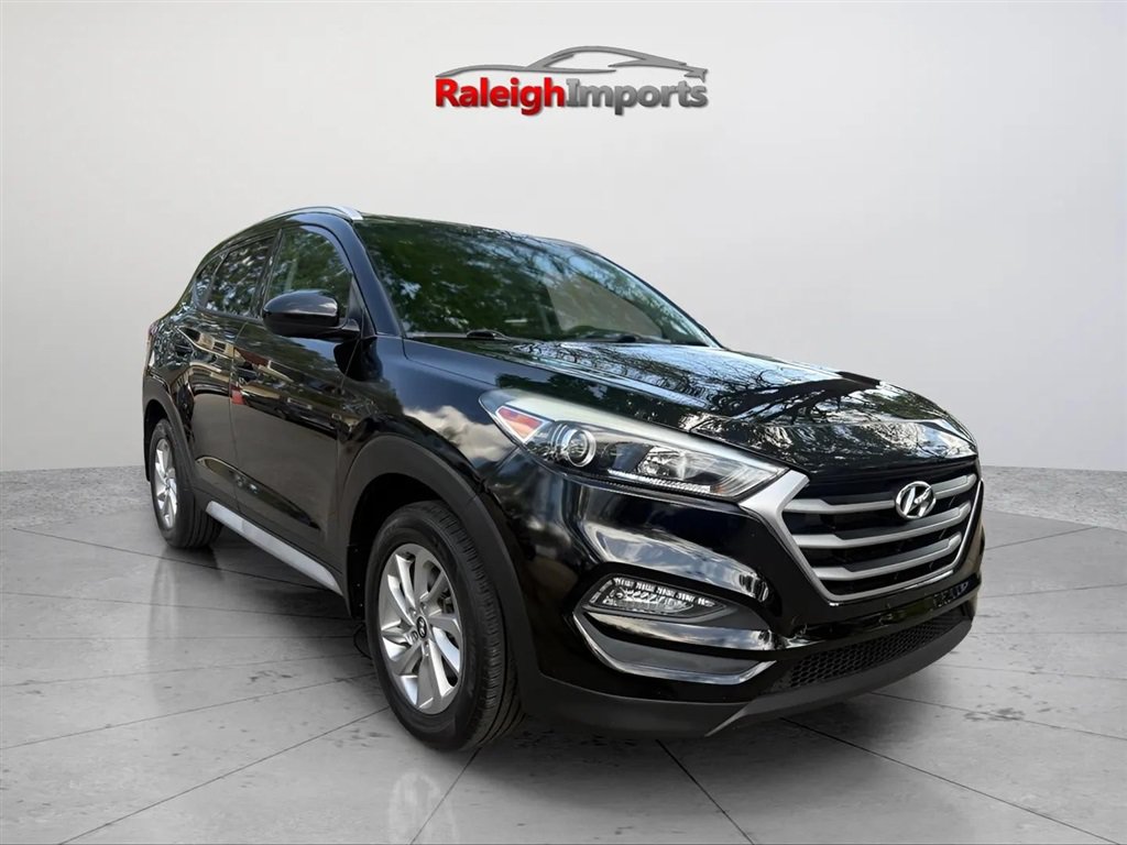 Used 2017 Hyundai Tucson SE AWD/4WD image 2