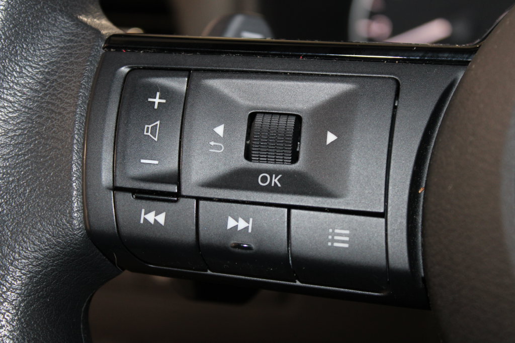 Used 2023 Nissan Rogue SV AWD/4WD image 32
