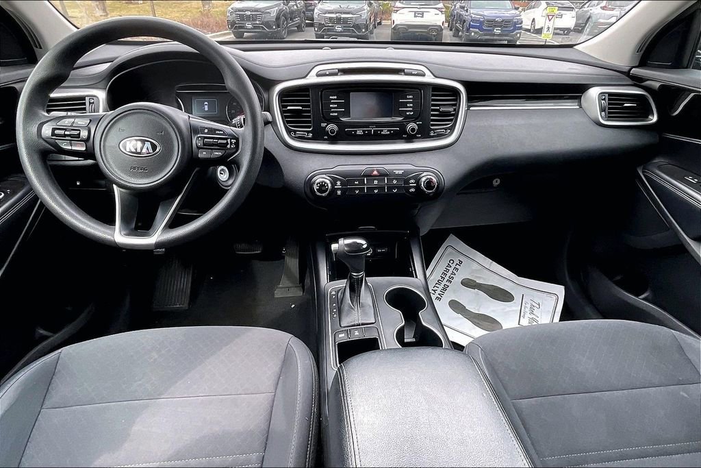 Used 2017 Kia Sorento LX image 18