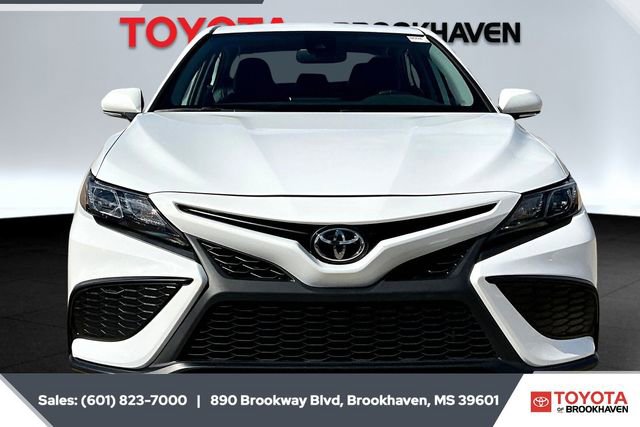 Used 2024 Toyota Camry SE image 3