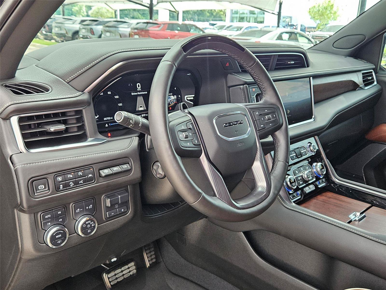 Used 2024 GMC Yukon Denali Ultimate AWD/4WD image 9