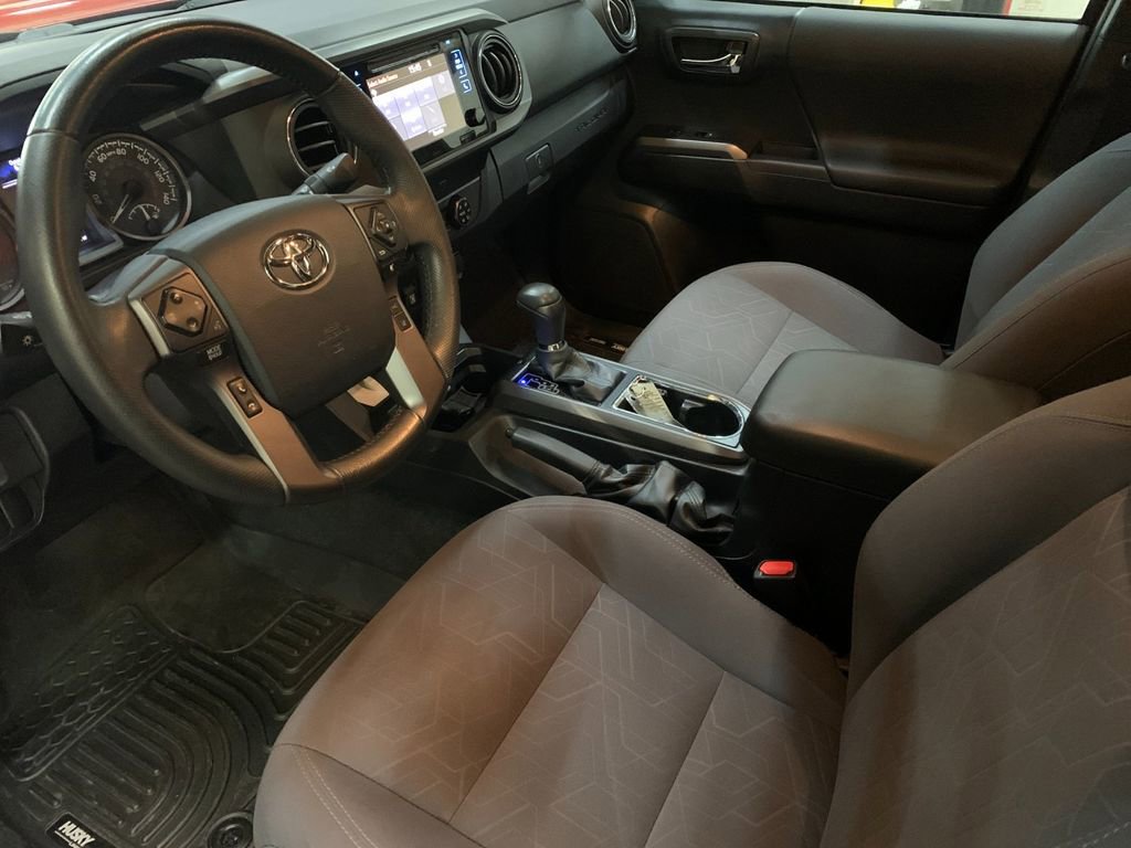 Used 2019 Toyota Tacoma TRD Sport image 11