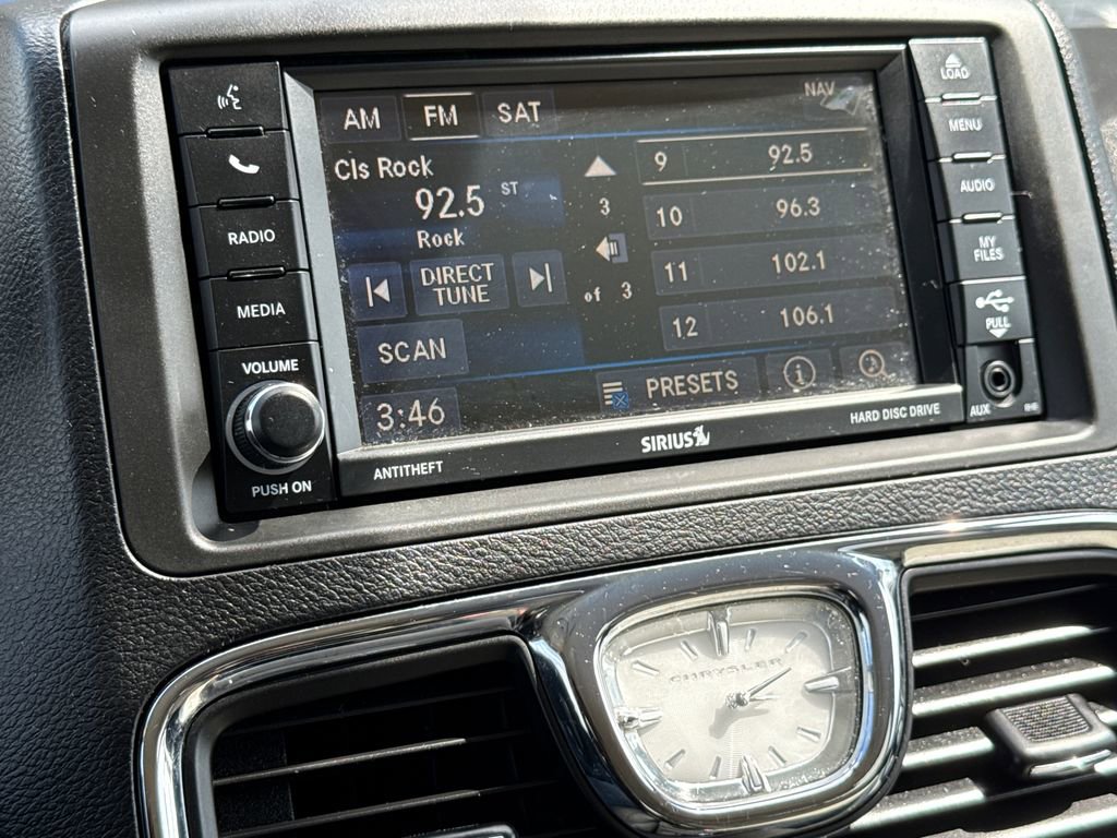 Used 2015 Chrysler Town & Country Touring-L w/ Driver Convenience Group image 24