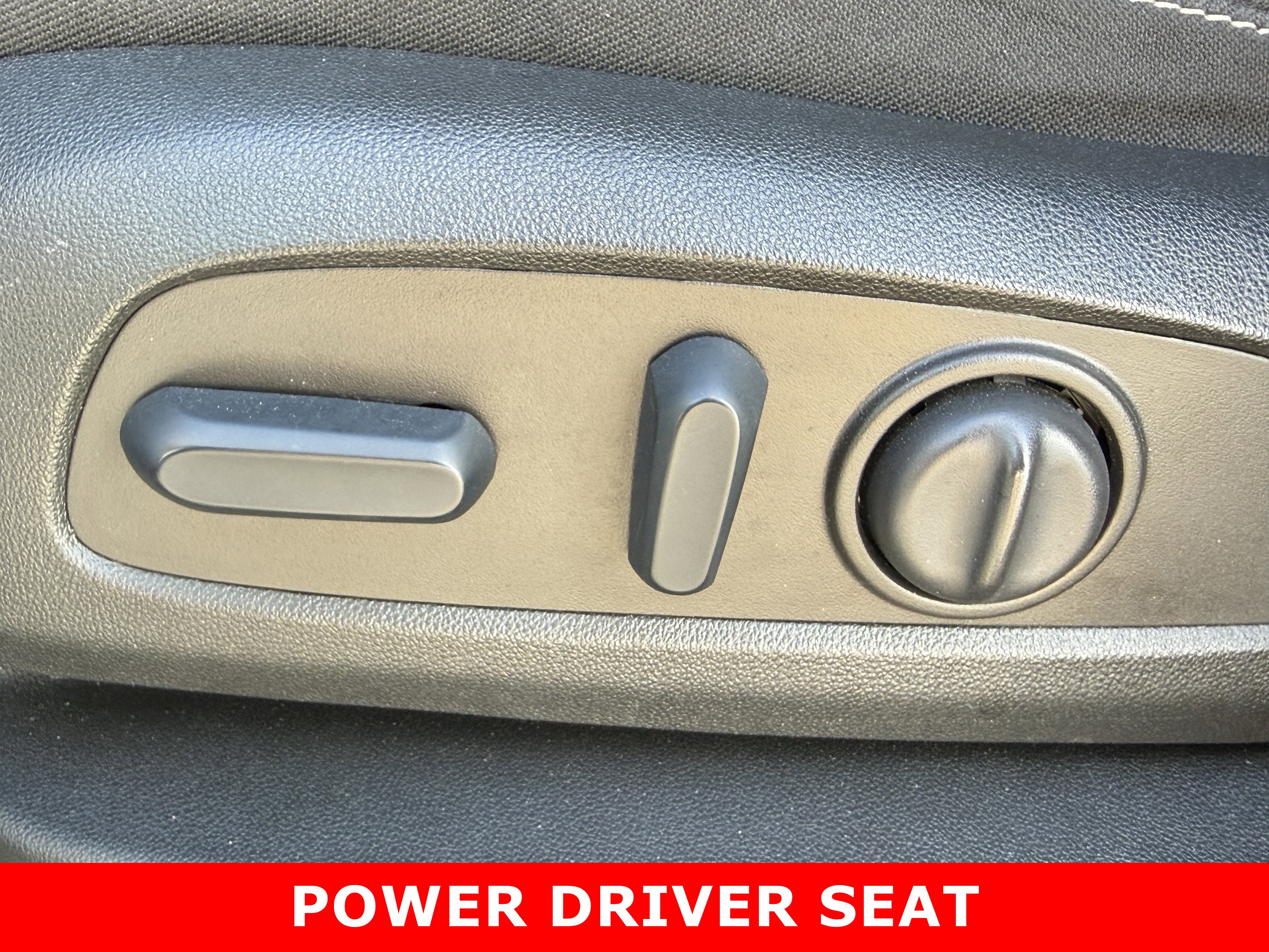 Used 2022 GMC Terrain SLE w/ Driver Convenience Package image 16