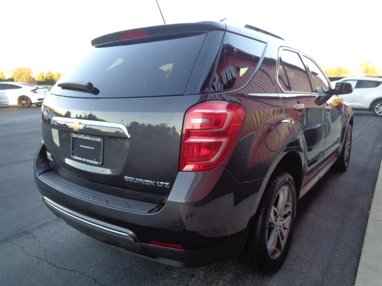 Used 2016 Chevrolet Equinox LTZ w/ Enhanced Convenience Package FWD image 5