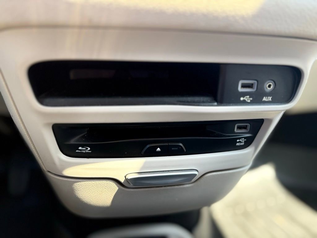 Used 2017 Chrysler Pacifica Limited w/ UConnect Theater Package image 19