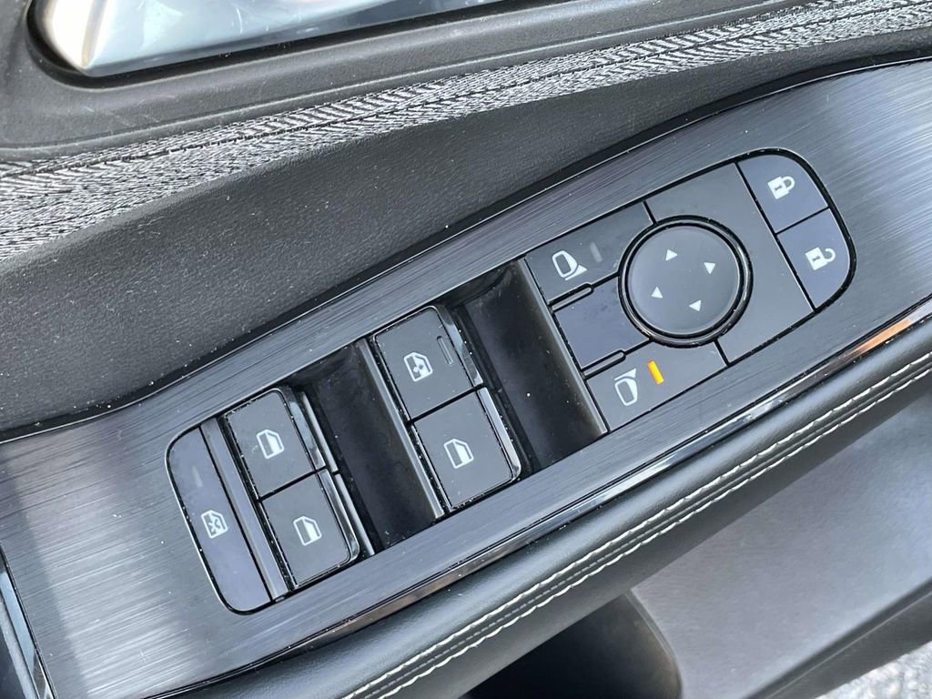 Used 2023 Nissan Rogue SV image 16