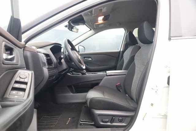 Used 2023 Nissan Rogue SV image 11