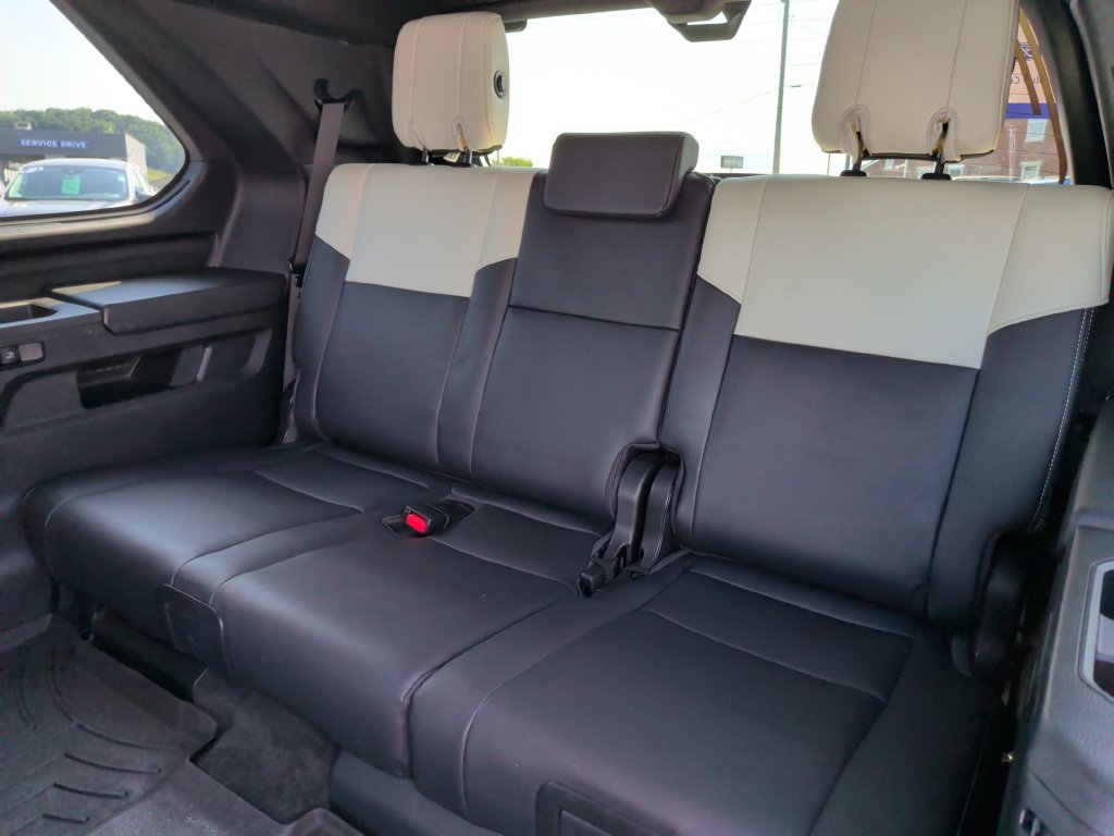 Used 2023 Toyota Sequoia Capstone AWD/4WD image 18