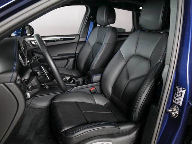 Certified 2026 Porsche Macan AWD/4WD image 5