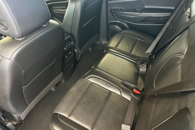 Used 2023 GMC Acadia SLT FWD image 14