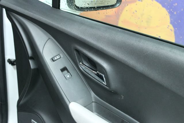 Used 2017 Chevrolet Trax LT w/ Sun & Sound Package FWD image 9