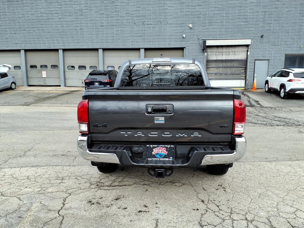Certified 2022 Toyota Tacoma SR5 AWD/4WD image 5