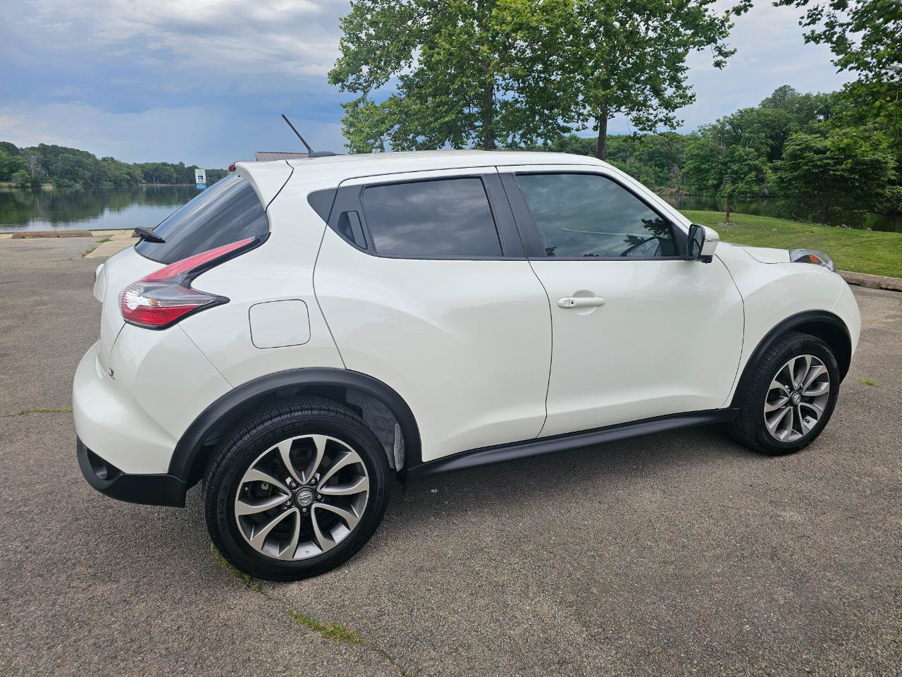 Used 2017 Nissan Juke SL FWD image 4