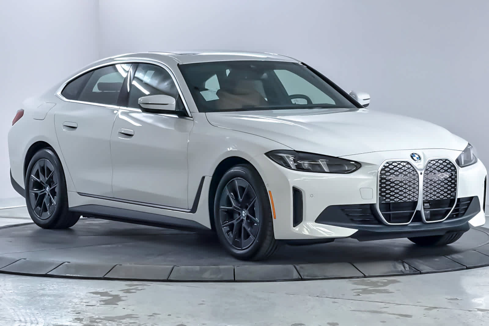 New 2026 BMW i4 eDrive40 w/ Parking Assistance Package RWD image 9