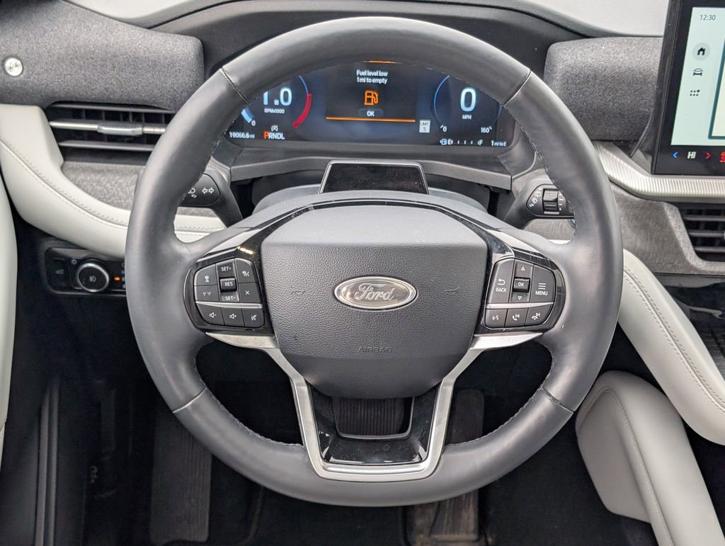 Used 2025 Ford Explorer Platinum w/ Ultimate Package image 16