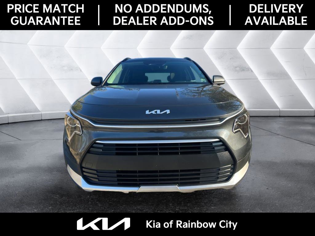 Used 2025 Kia Niro LX image 2