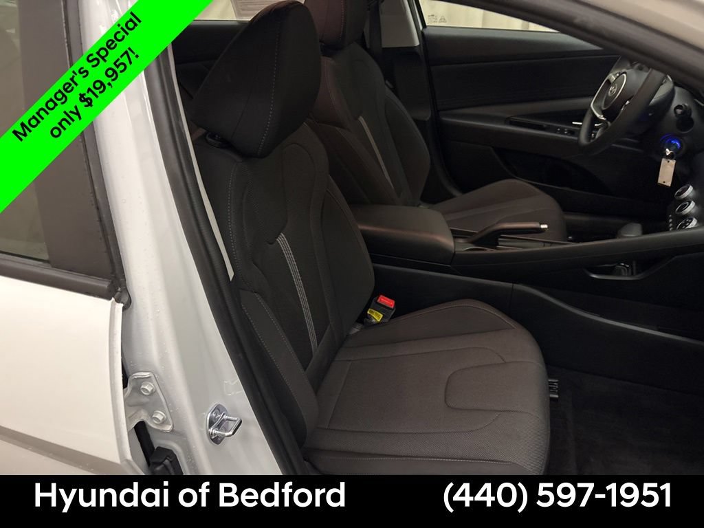 Certified 2026 Hyundai Elantra SE w/ Cargo Package FWD image 21