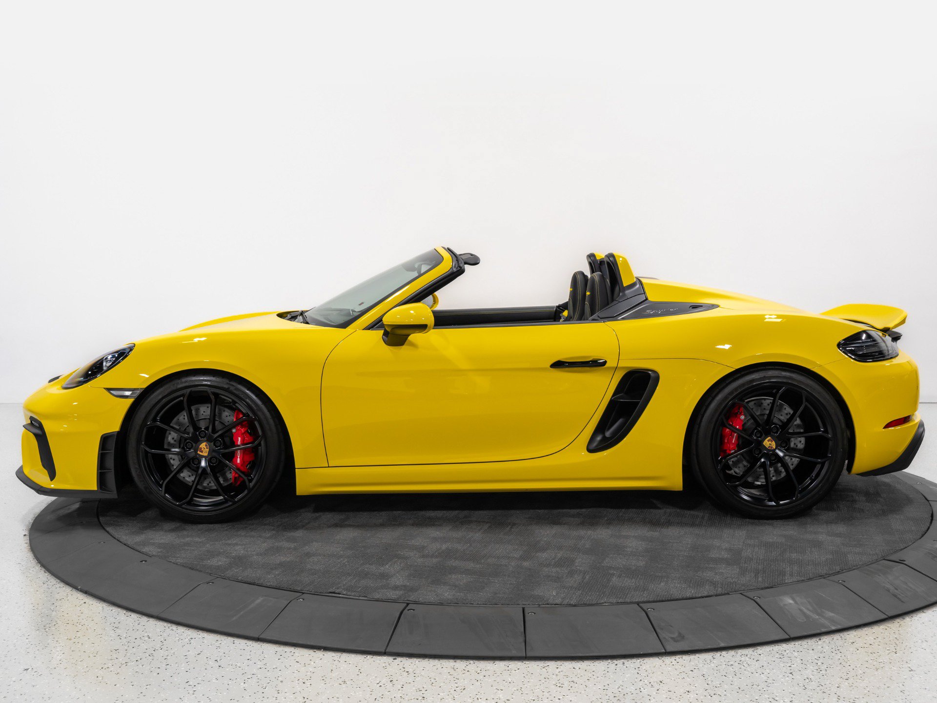Used 2022 Porsche 718 Boxster Spyder RWD image 4
