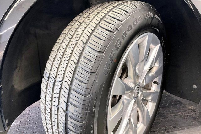 Used 2017 Buick Envision Essence image 32