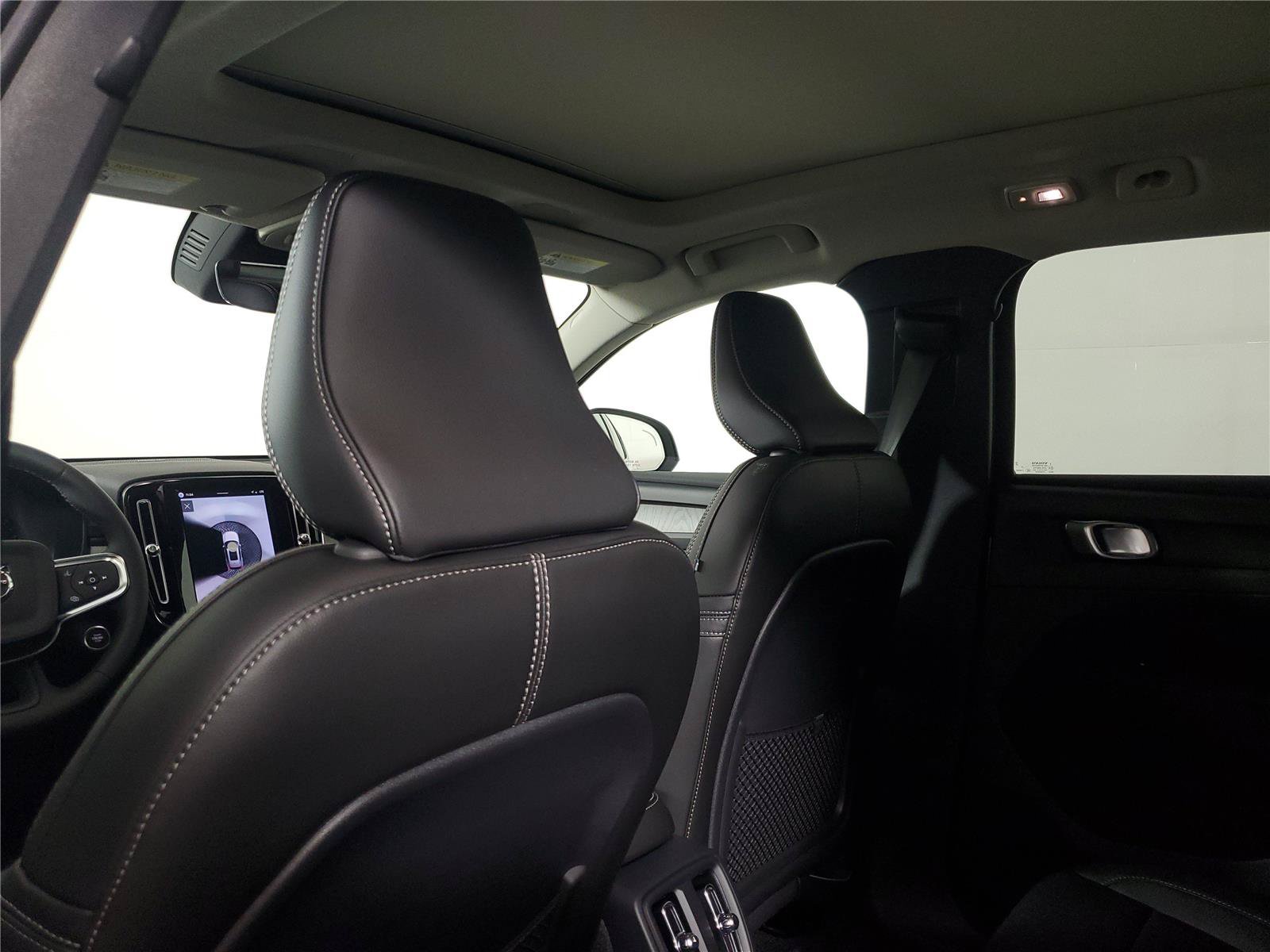 New 2026 Volvo XC40 B5 Plus w/ Climate Package AWD/4WD image 14