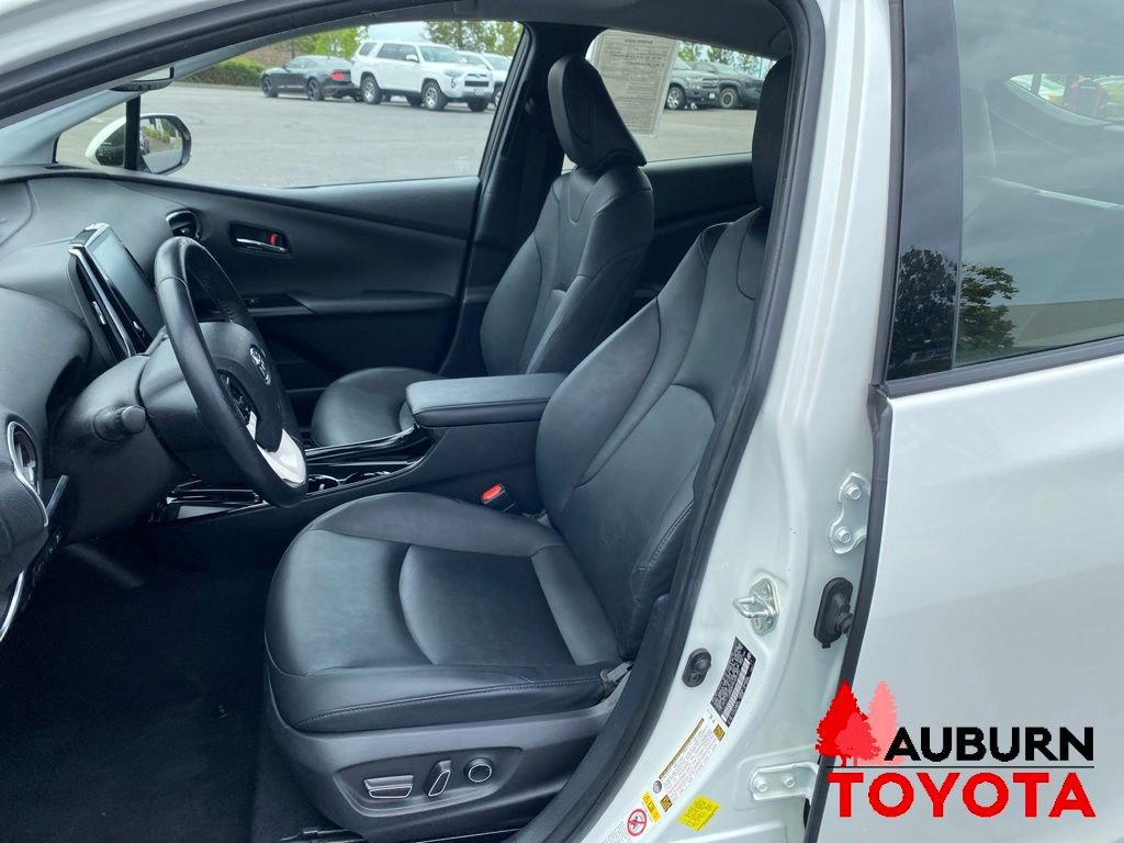 Used 2017 Toyota Prius Prime Advanced w/ Carpet Mat Package FWD image 27