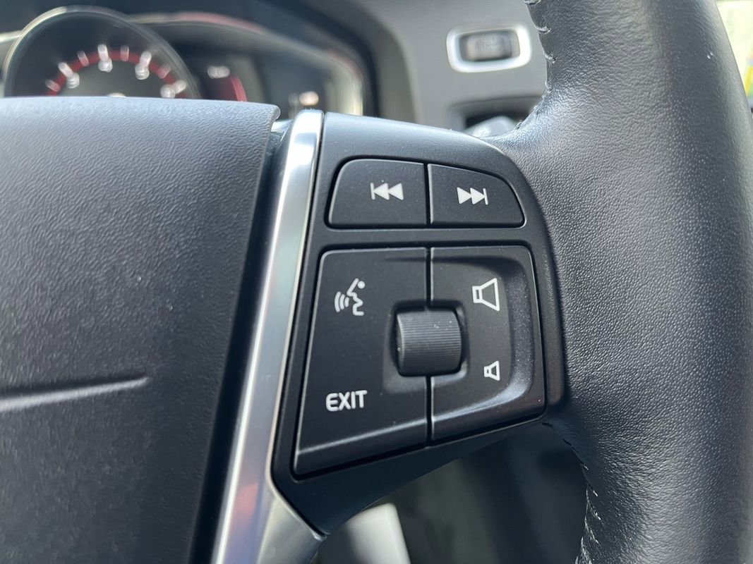 Used 2017 Volvo V60 T5 Premier w/ Convenience Package image 14