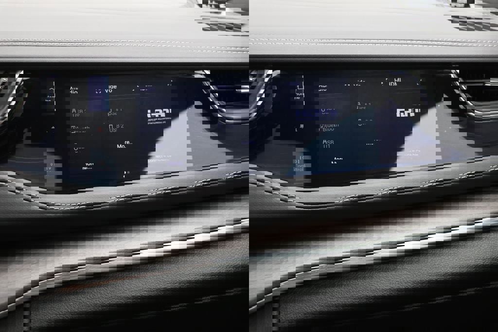 Used 2023 Jeep Grand Cherokee Overland w/ Luxury Tech Group IV image 30