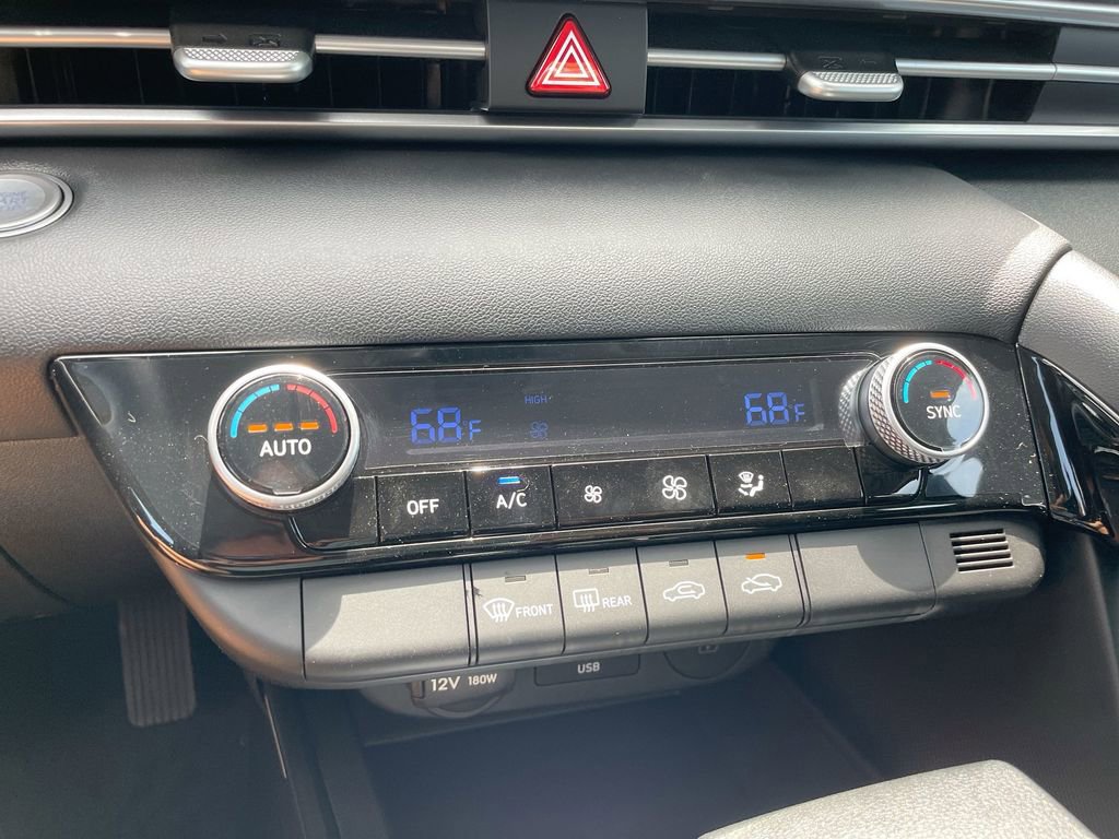 Used 2025 Hyundai Elantra Blue image 44