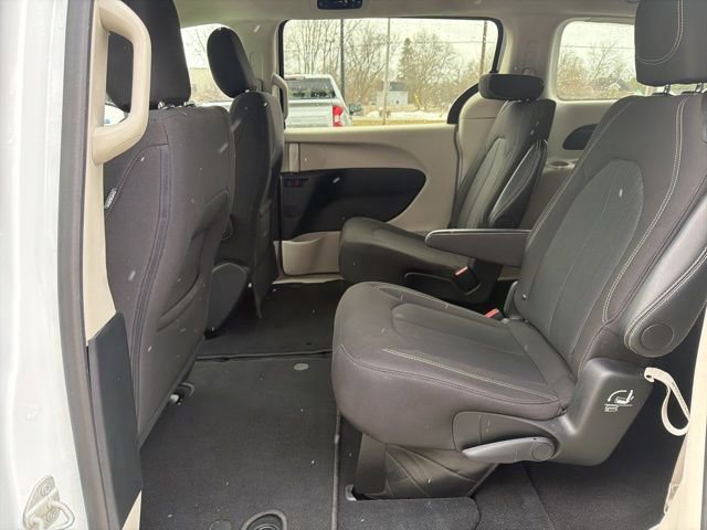 Used 2024 Chrysler Voyager LX image 16