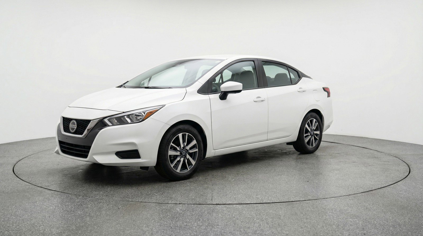 Used 2025 Nissan Versa SV image 3