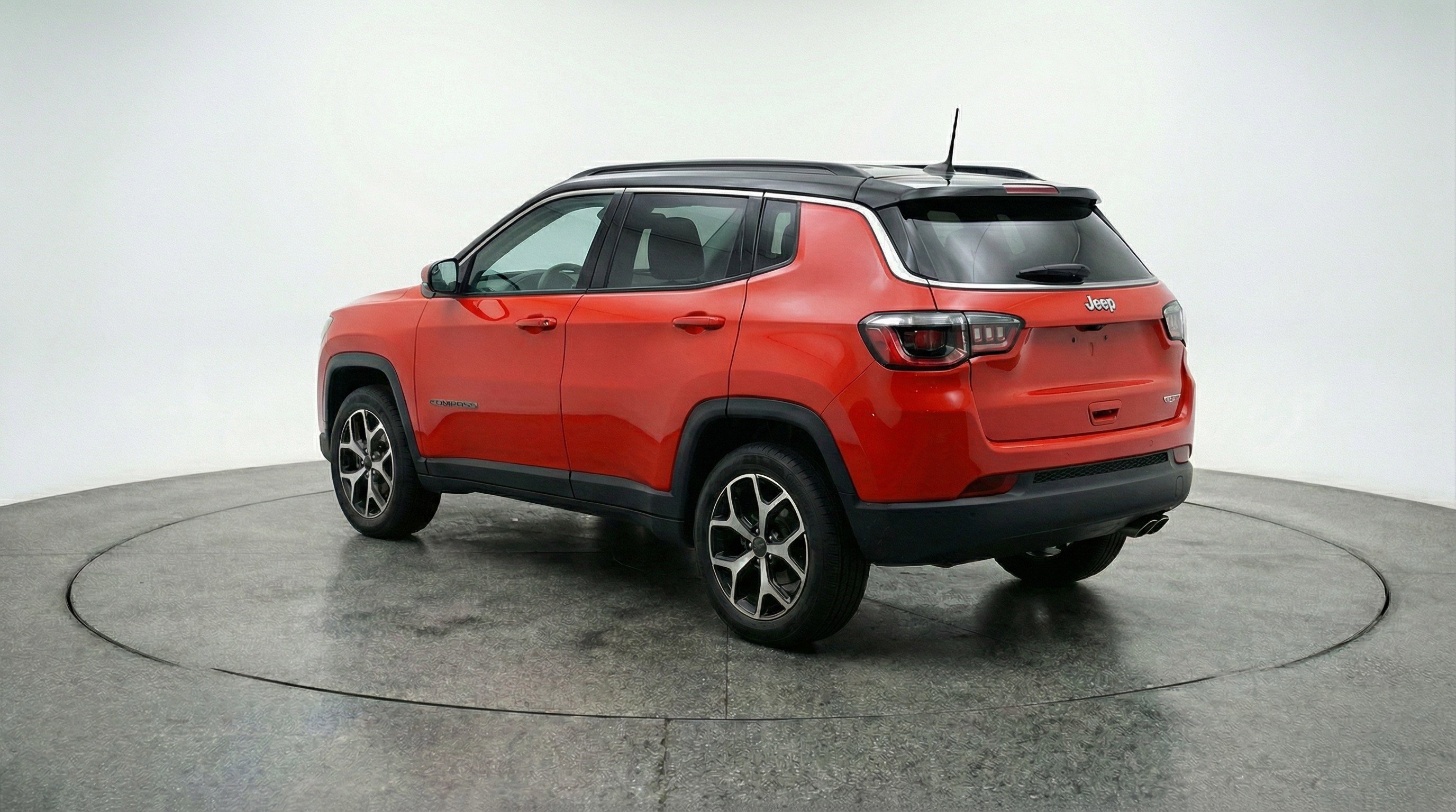 Used 2025 Jeep Compass Limited image 6