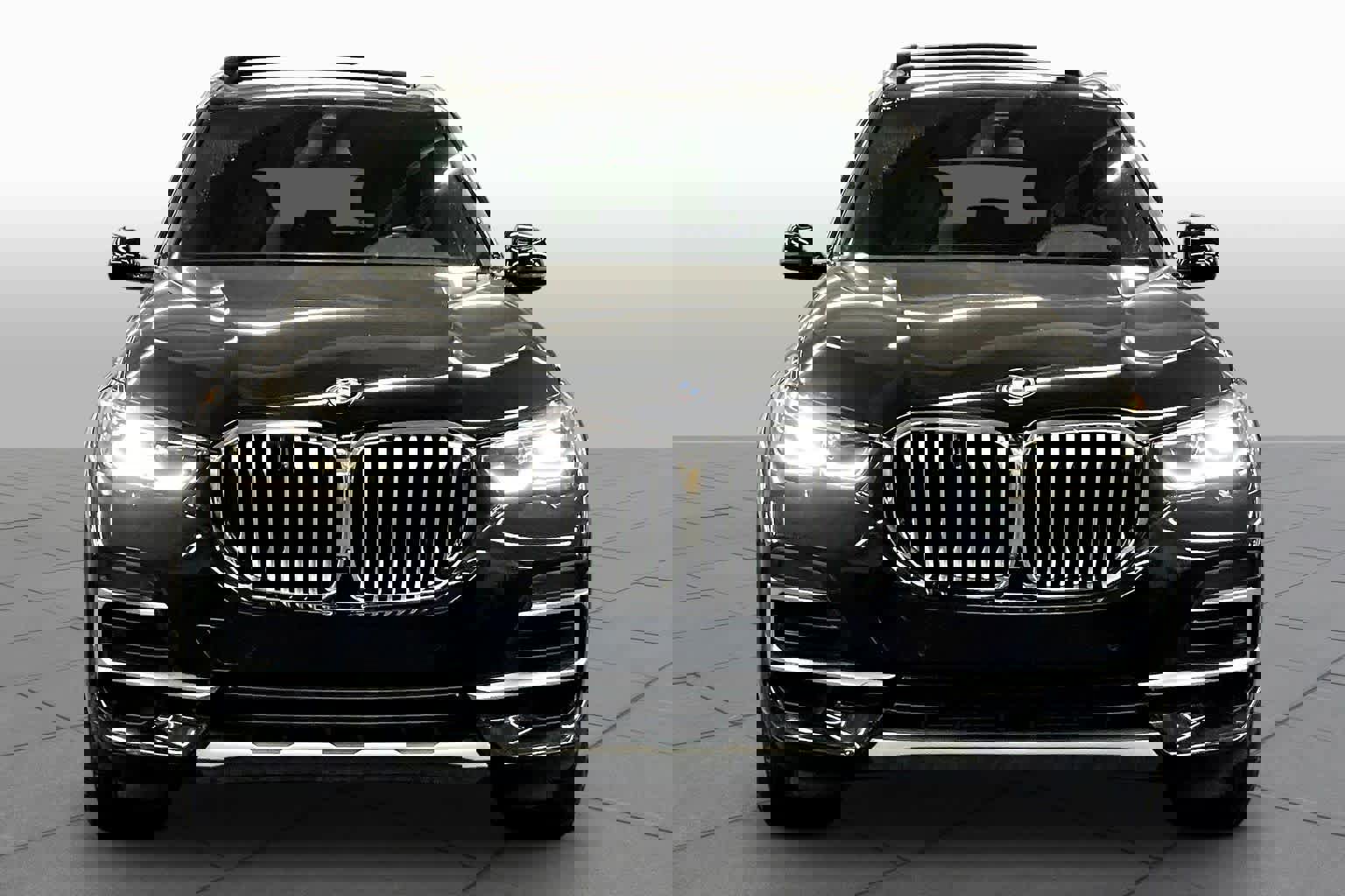 Used 2023 BMW X5 xDrive45e w/ Parking Assistance Package image 3