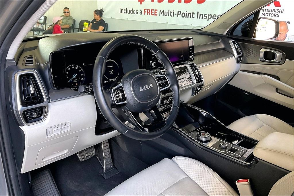 Used 2023 Kia Sorento SX Prestige image 4