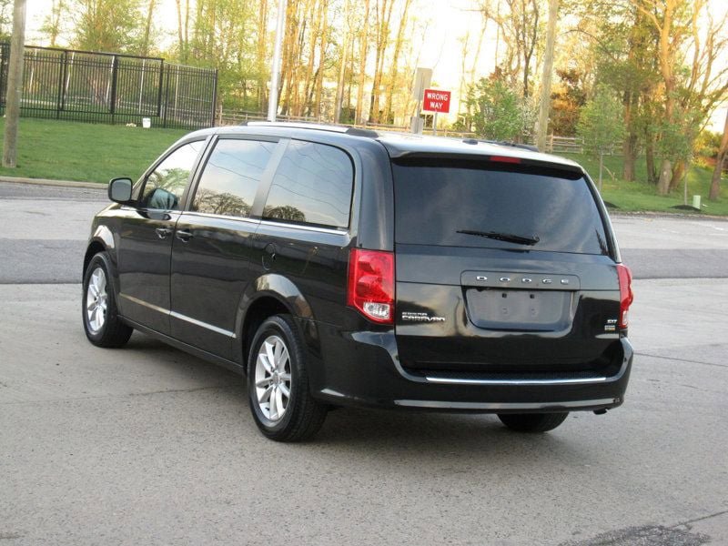 Used 2018 Dodge Grand Caravan SXT FWD image 12