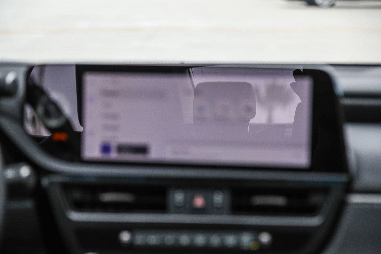 Certified 2025 Lexus ES 300h w/ Premium Package image 14