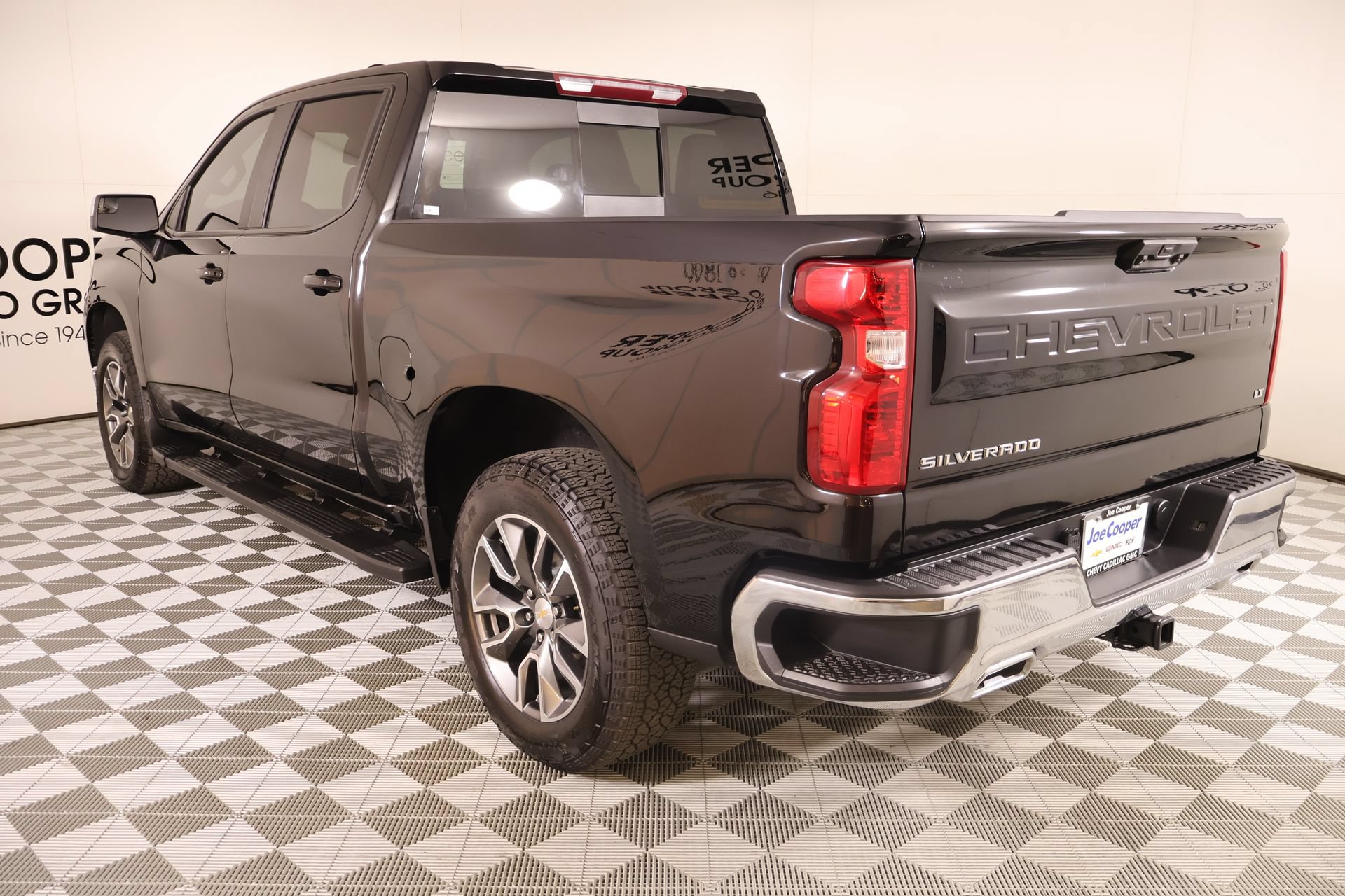 Used 2025 Chevrolet Silverado 1500 LT AWD/4WD image 24