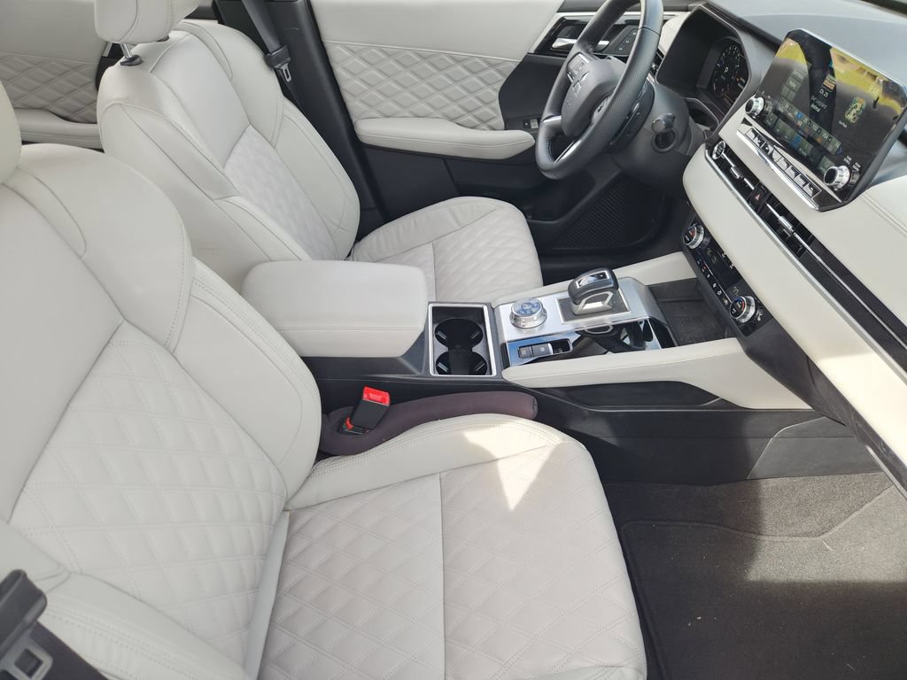 Used 2024 Mitsubishi Outlander SEL FWD image 11