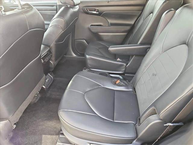 Used 2025 Toyota Highlander XLE FWD image 26