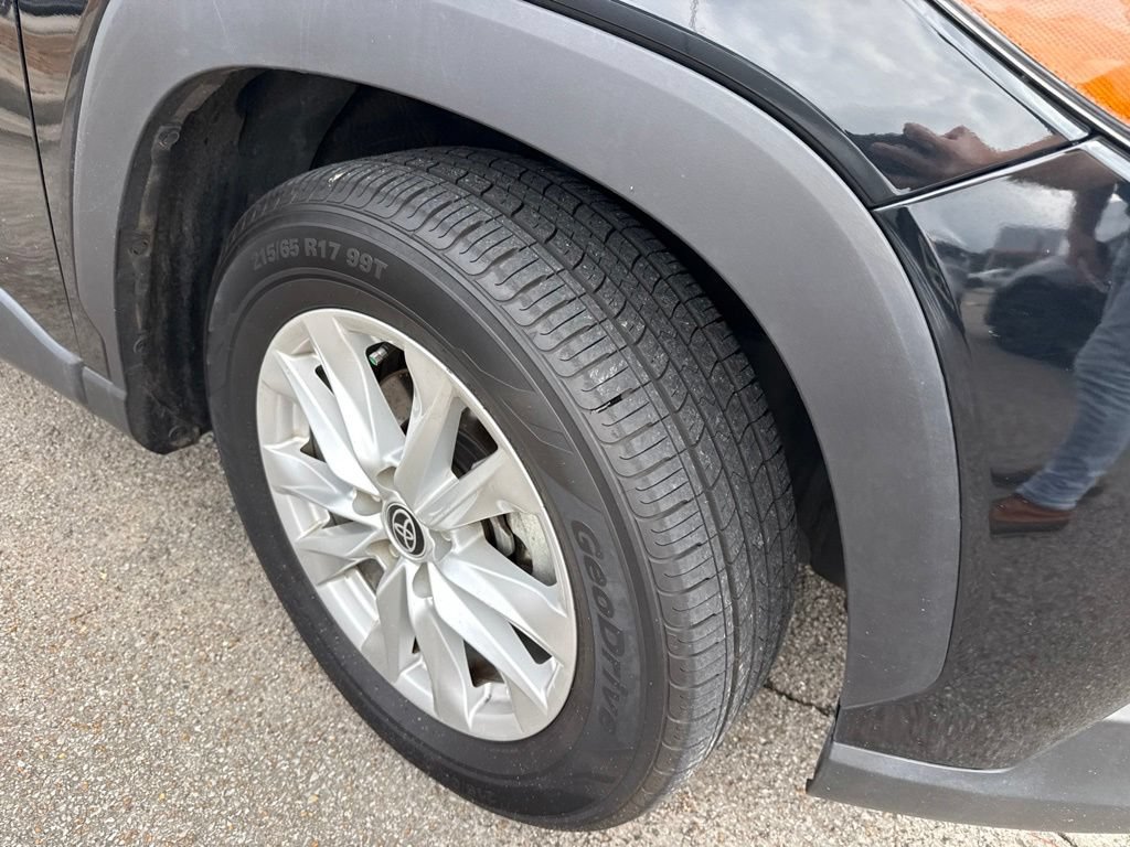 Used 2023 Toyota Corolla Cross LE FWD image 4