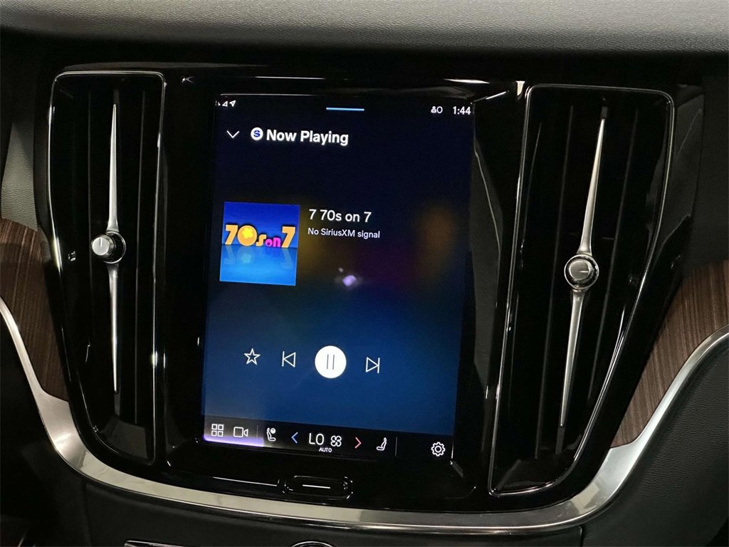 Used 2024 Volvo S60 T8 Plus image 3