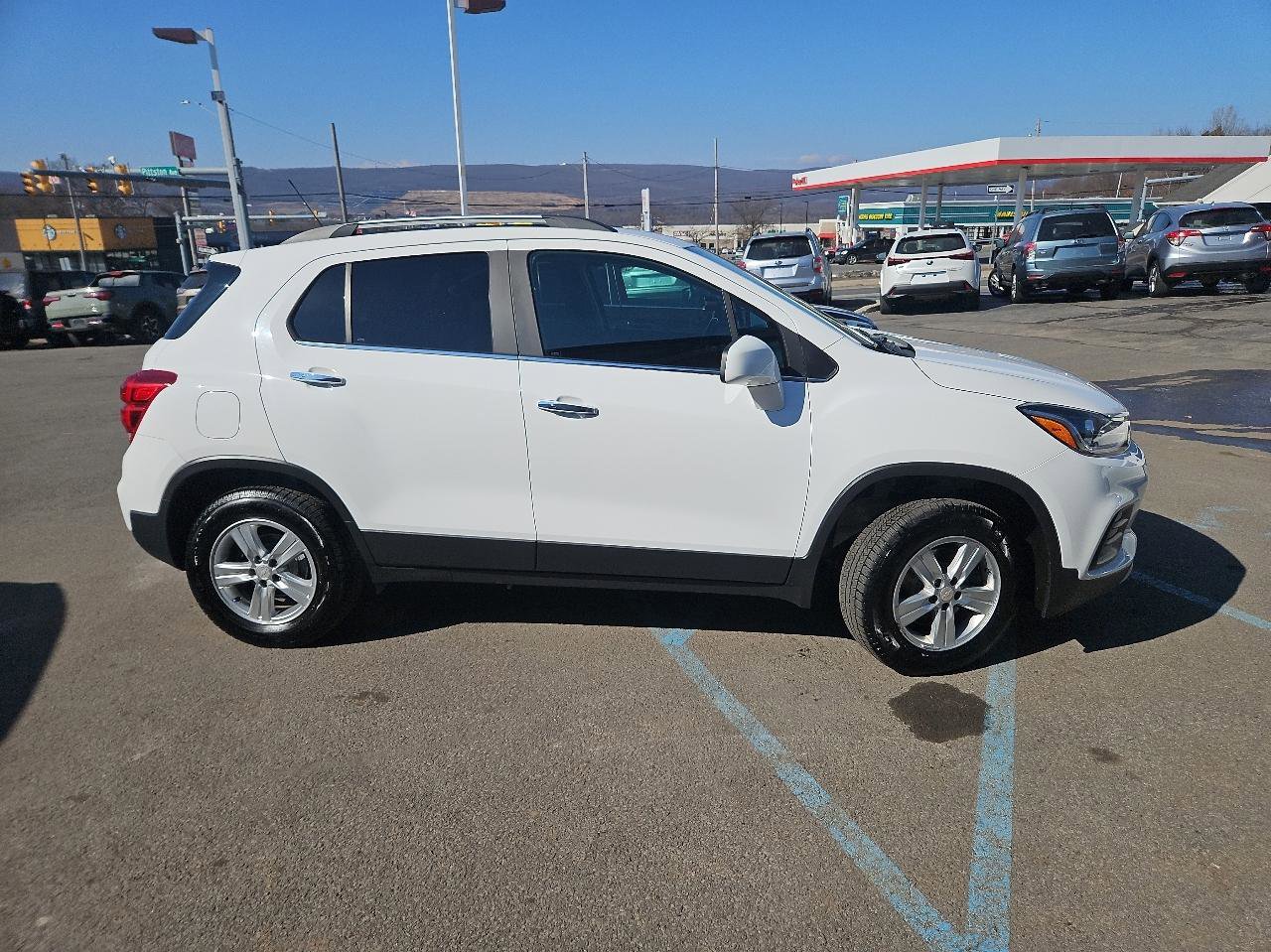 Used 2017 Chevrolet Trax LT w/ LT Convenience Package image 2