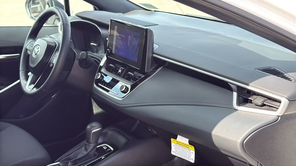 Used 2025 Toyota Corolla SE image 30